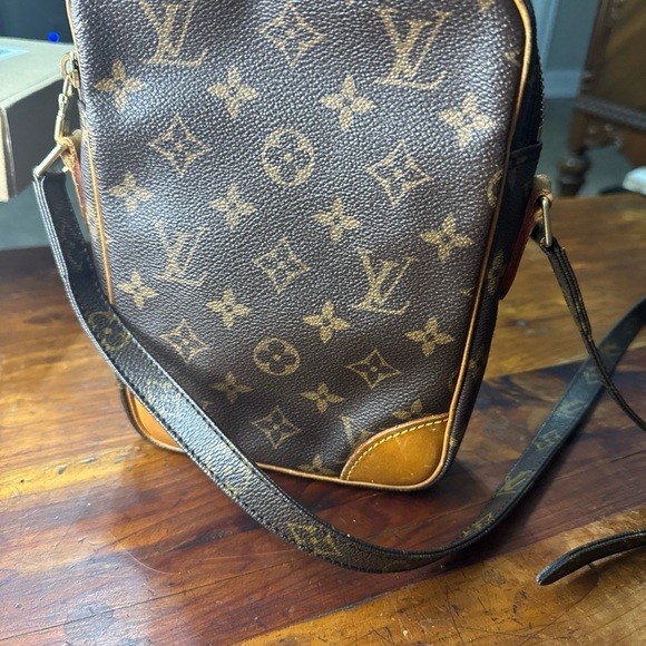 Louis Vuitton Danube Crossbody - Picture 2 of 6